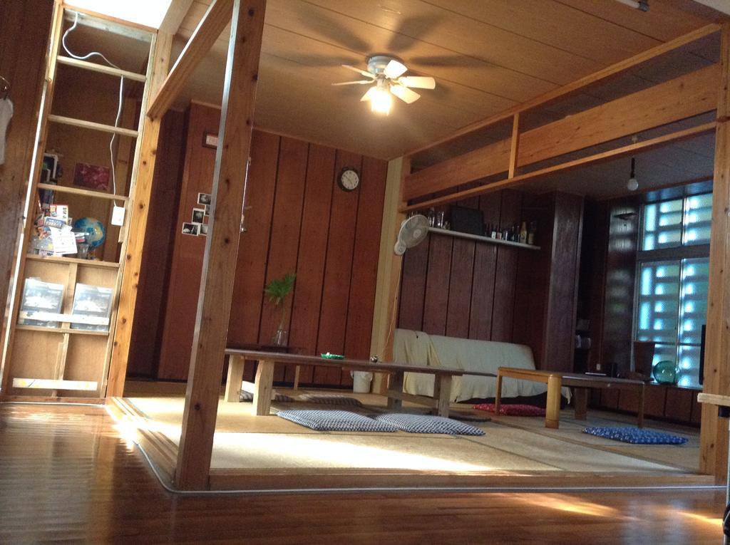Asahi Guest House Naha Buitenkant foto